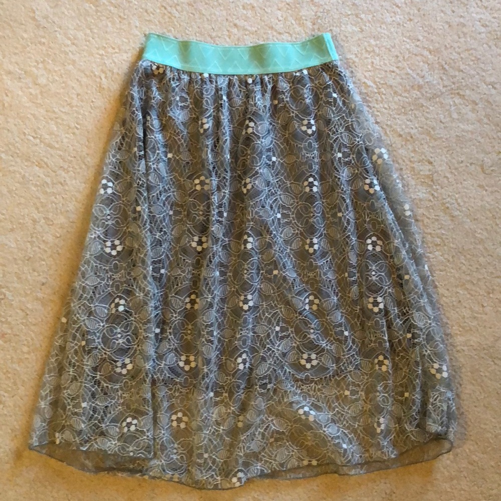 NWOT lularoe Lola skirt with lace overlay